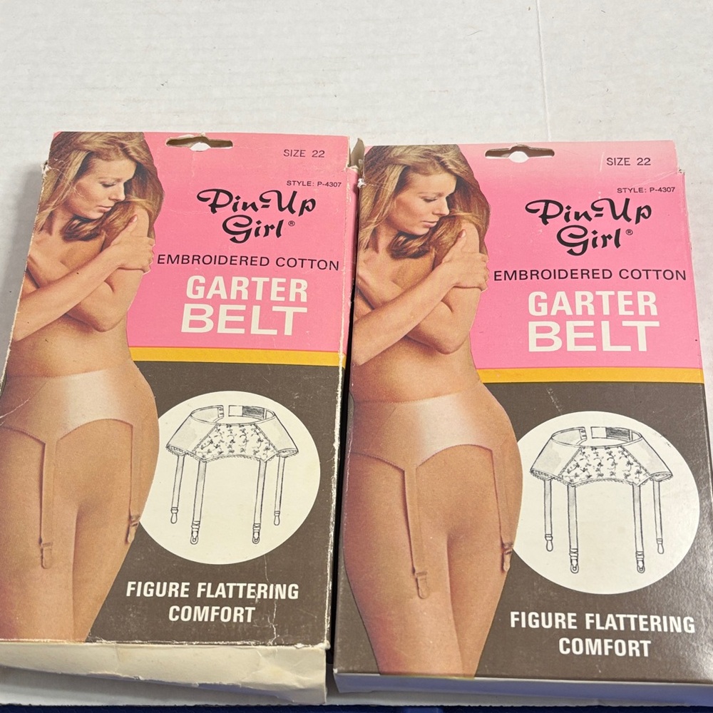 VINTAGE PIN UP GIRL PERMANENT PRESS GARTER BELT SIZE 22 WAIST NEW In Box 2 Pcs